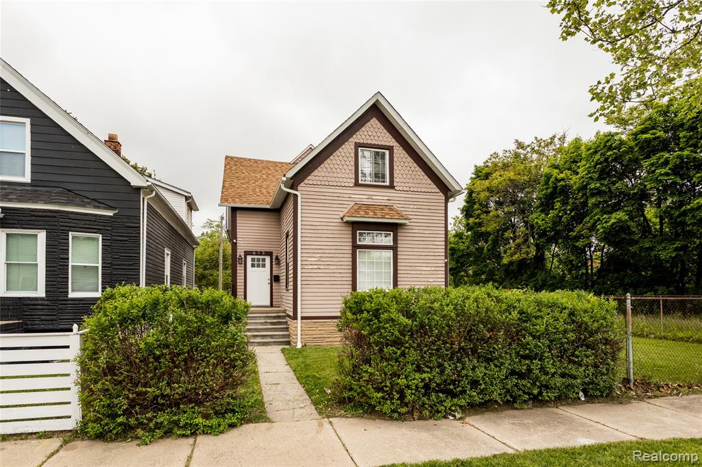 613 E Euclid Street, Detroit, MI 48202 — front exterior