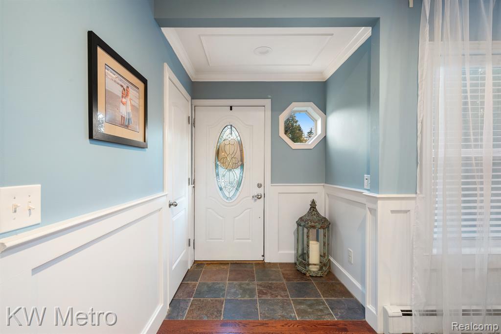 735 E HURON Street, Milford, MI 48381 — Photo 3