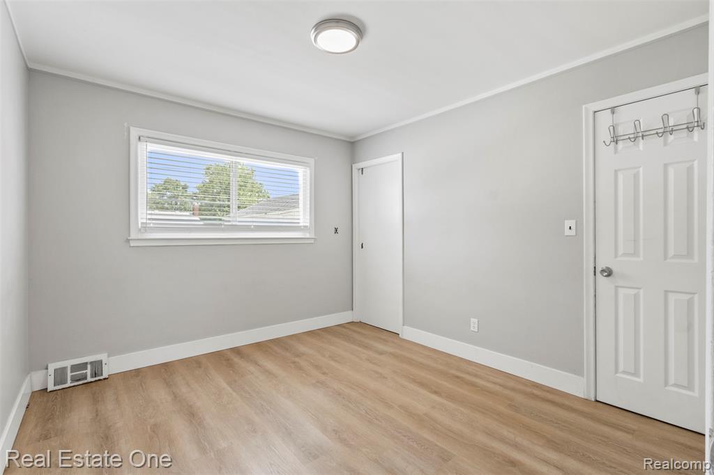 6118 Amboy Street, Dearborn Heights, MI 48127 — Photo 11