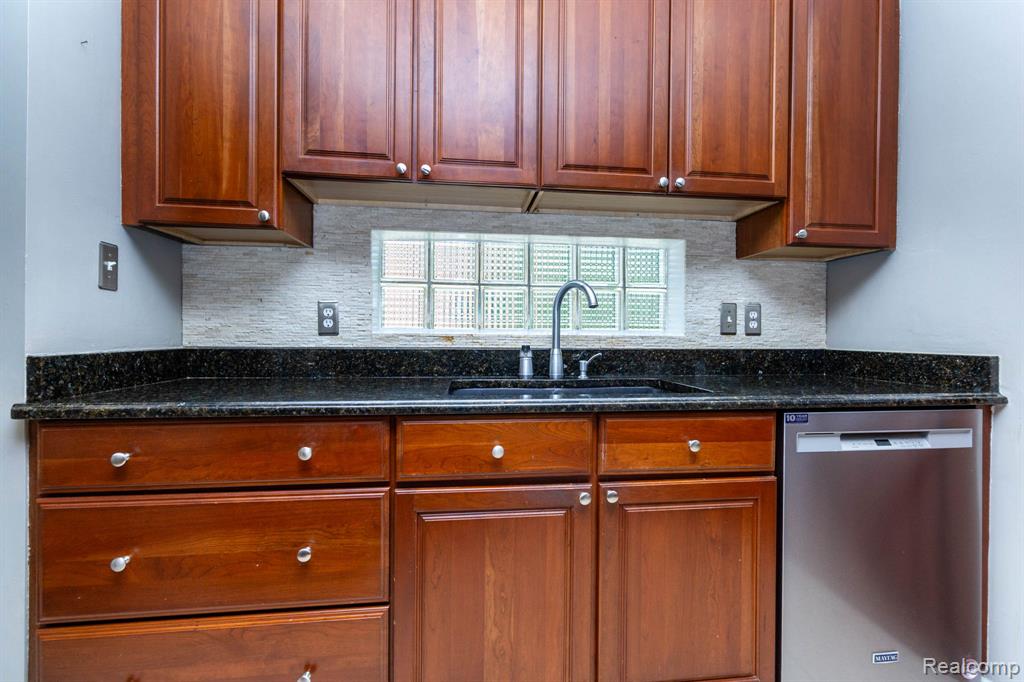 4237 Wakefield Road, Berkley, MI 48072 — Photo 9