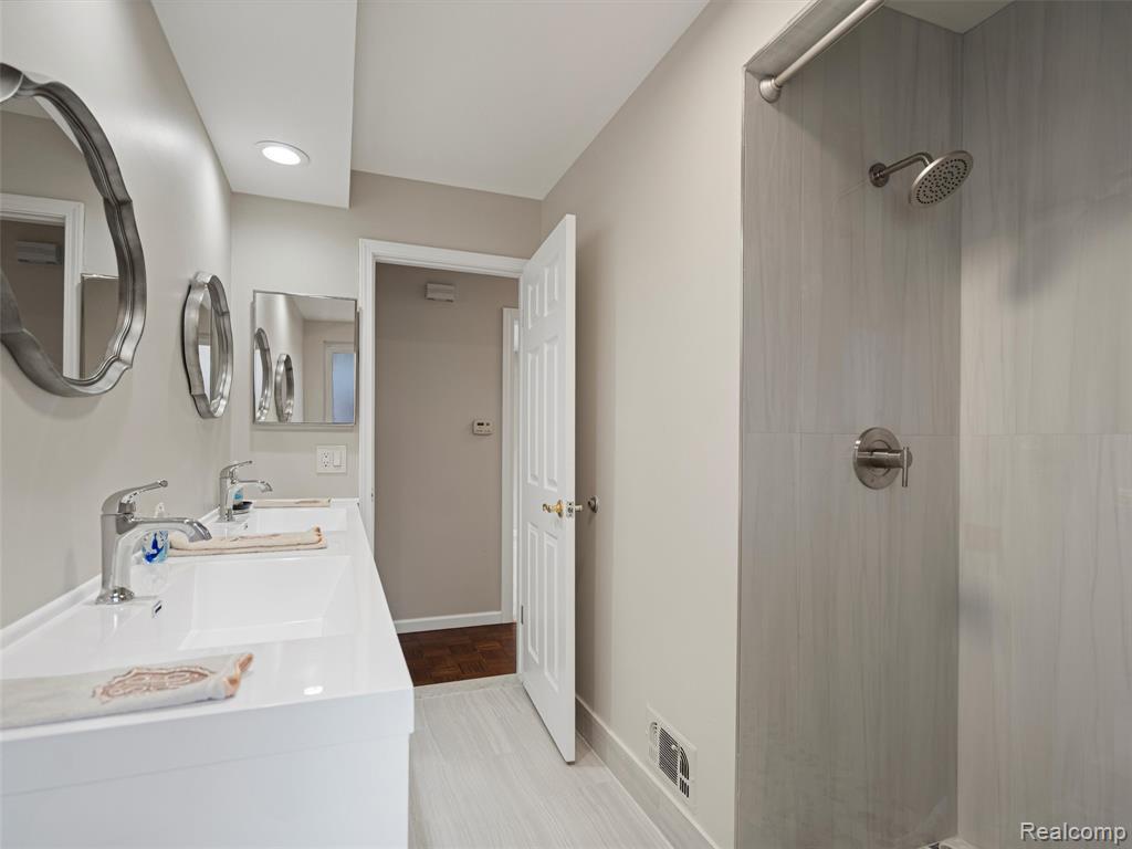 4971 Chadbourne Drive, Sterling Heights, MI 48310 — Photo 25