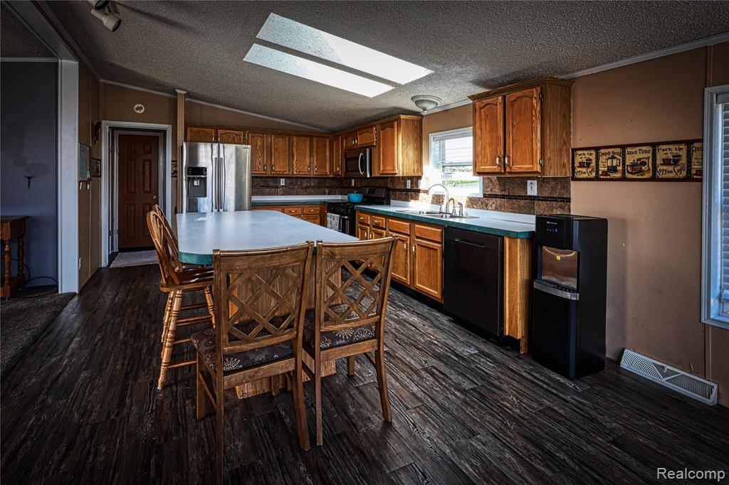 7208 Mapleview Circle E, Brown, MI 48416 — Photo 8