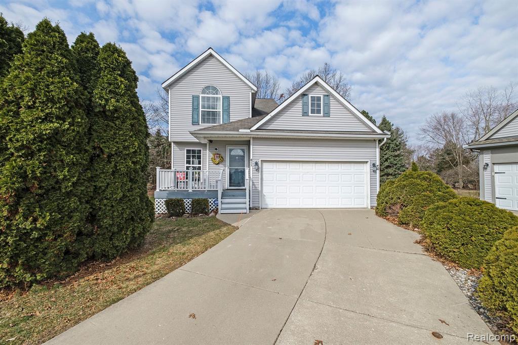 611 HERITAGE Circle, Fenton, MI 48430 — Photo 2