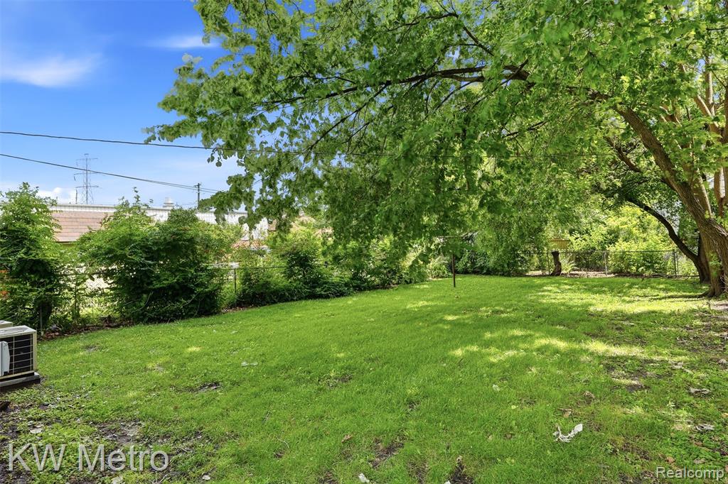 634 E Lewiston Avenue, Ferndale, MI 48220 — Photo 34
