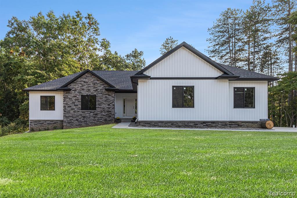 15273 Pine Ridge Drive, Holly, MI 48462 — Photo 2
