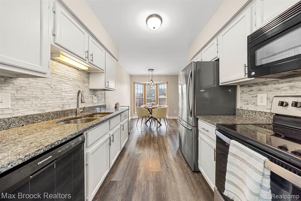31139 COUNTRY, Farmington Hills, MI 48331 — Photo 22