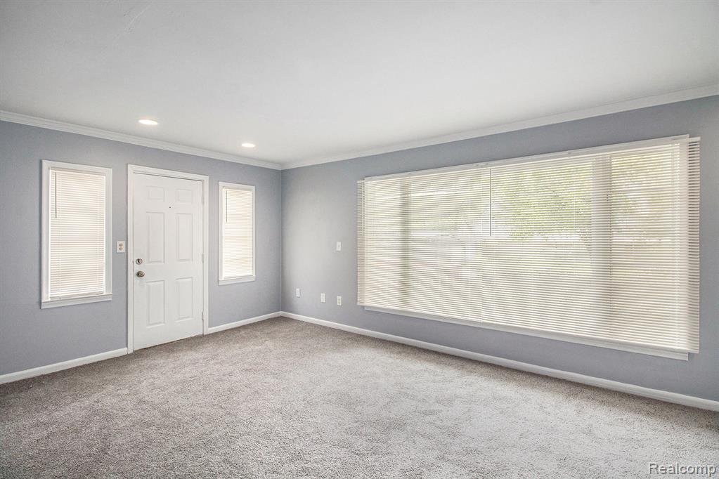 570 E KENNETT Road, Pontiac, MI 48340 — Photo 14