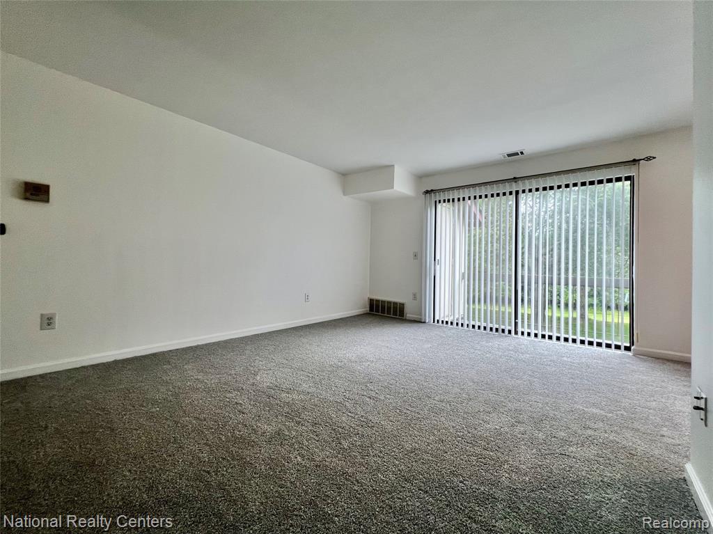 33911 Pondview Circle, Livonia, MI 48152 — Photo 8