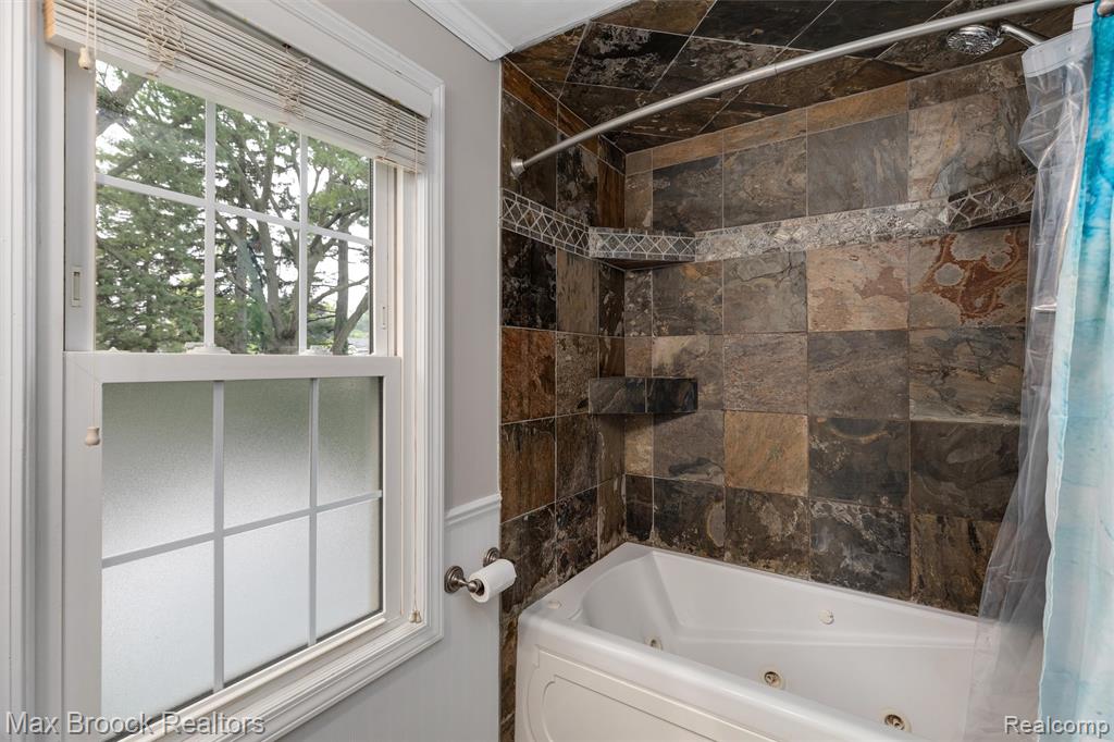 905 N Wilson Avenue, Royal Oak, MI 48067 — Photo 17