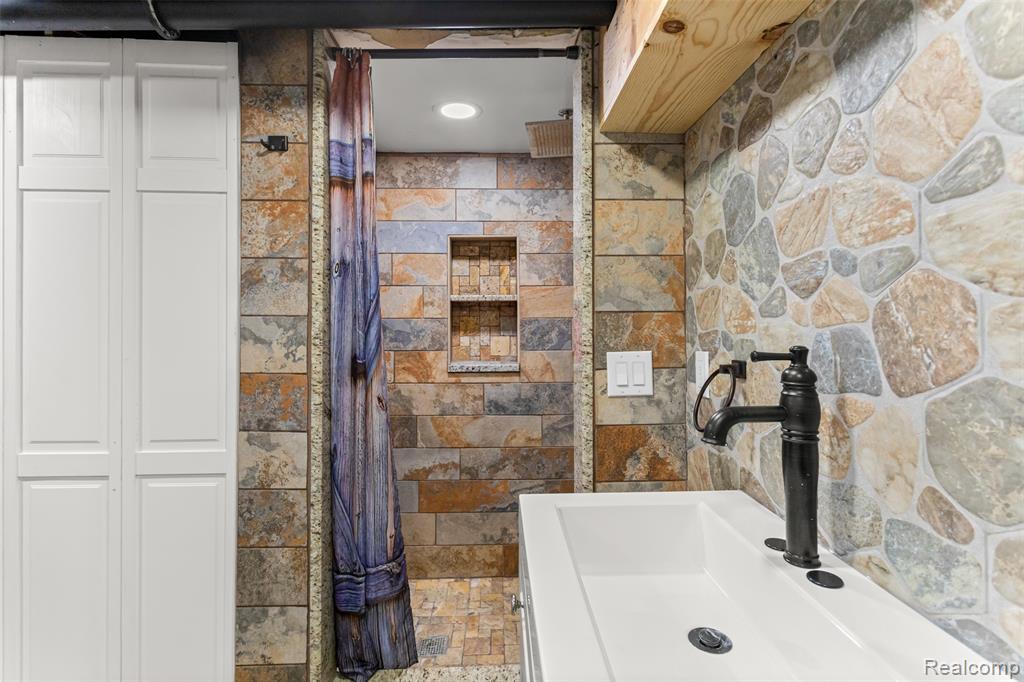 5908 Kinmore Street, Dearborn Heights, MI 48127 — Photo 48