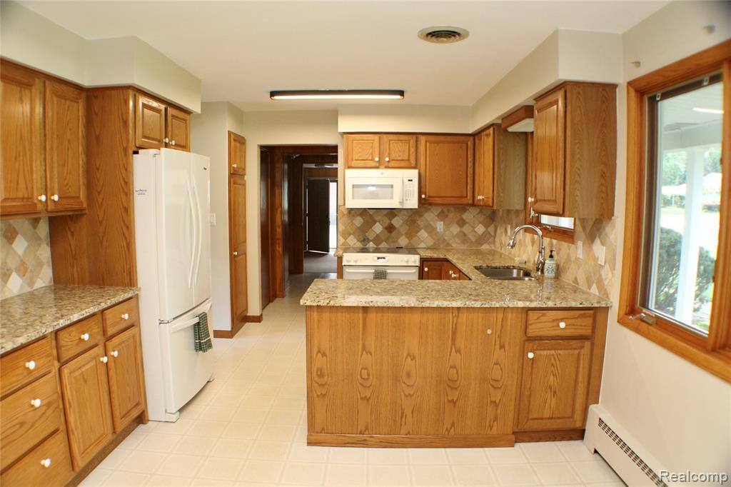 821 Castlebar Drive, Rochester Hills, MI 48309 — Photo 6