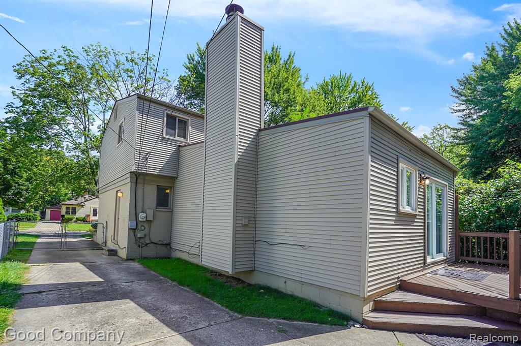 935 N MAPLE Avenue, Royal Oak, MI 48067 — Photo 23