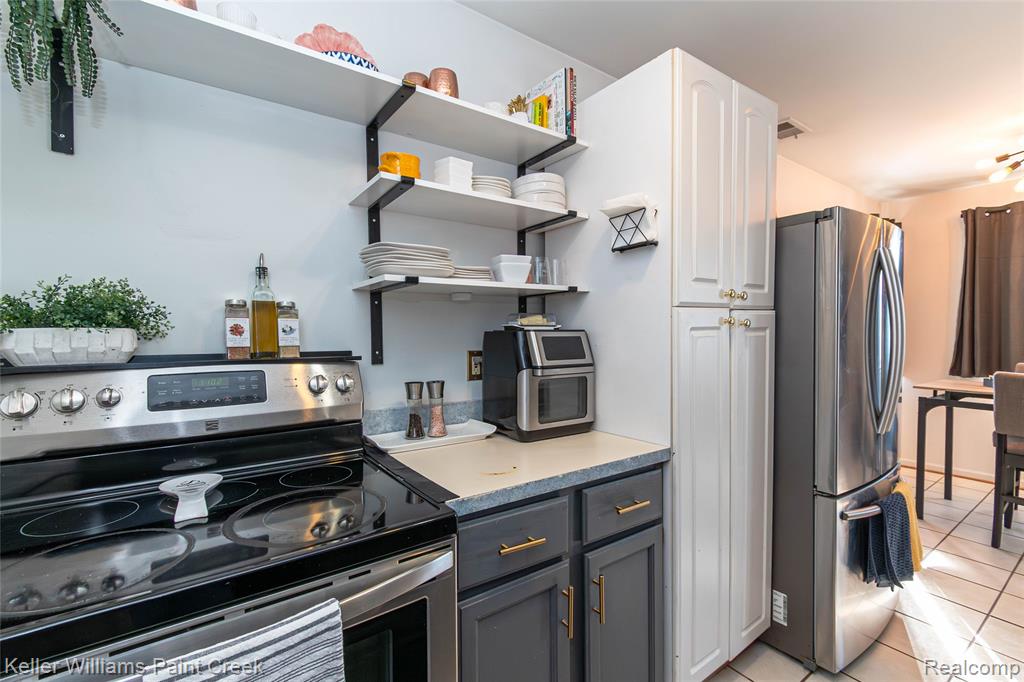 17437 Utica Oaks Lane, Roseville, MI 48066 — Photo 15