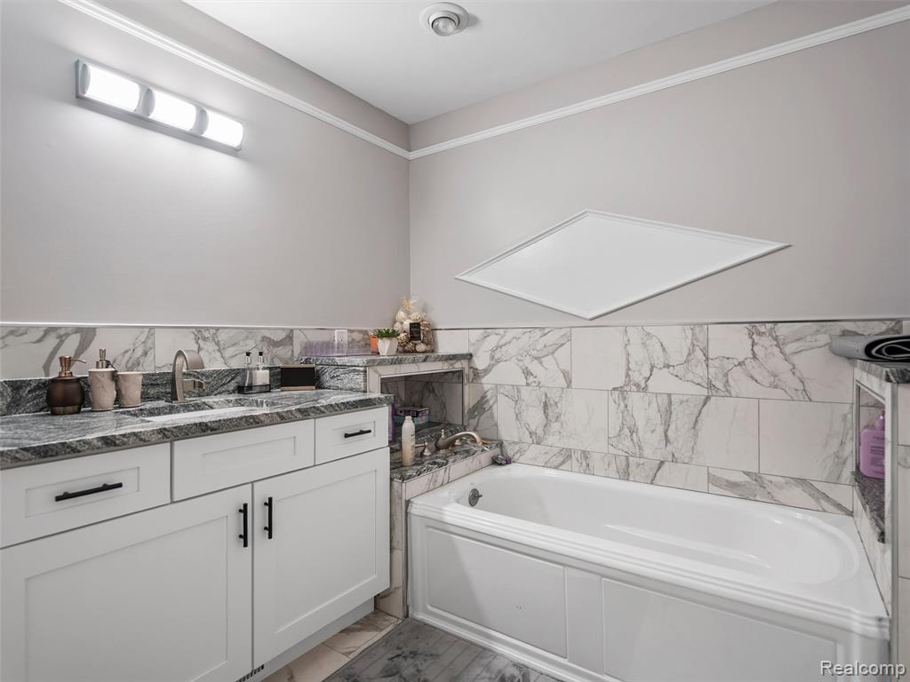 43043 W Kirkwood Drive, Clinton Twp, MI 48038 — Photo 38