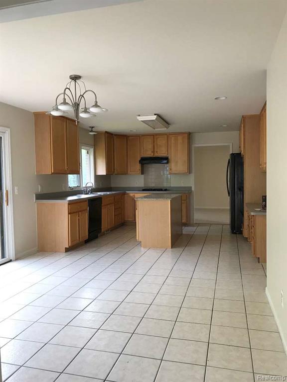 7782 Watford Drive, West Bloomfield, MI — Photo 8