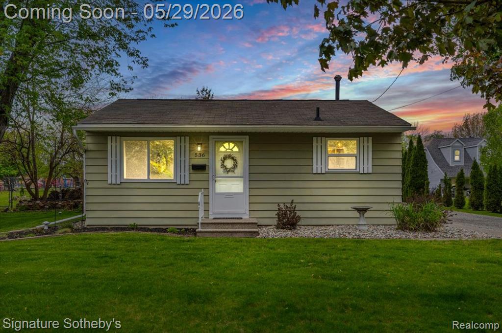 536 Wood Street, Fenton, MI 48430 — front exterior