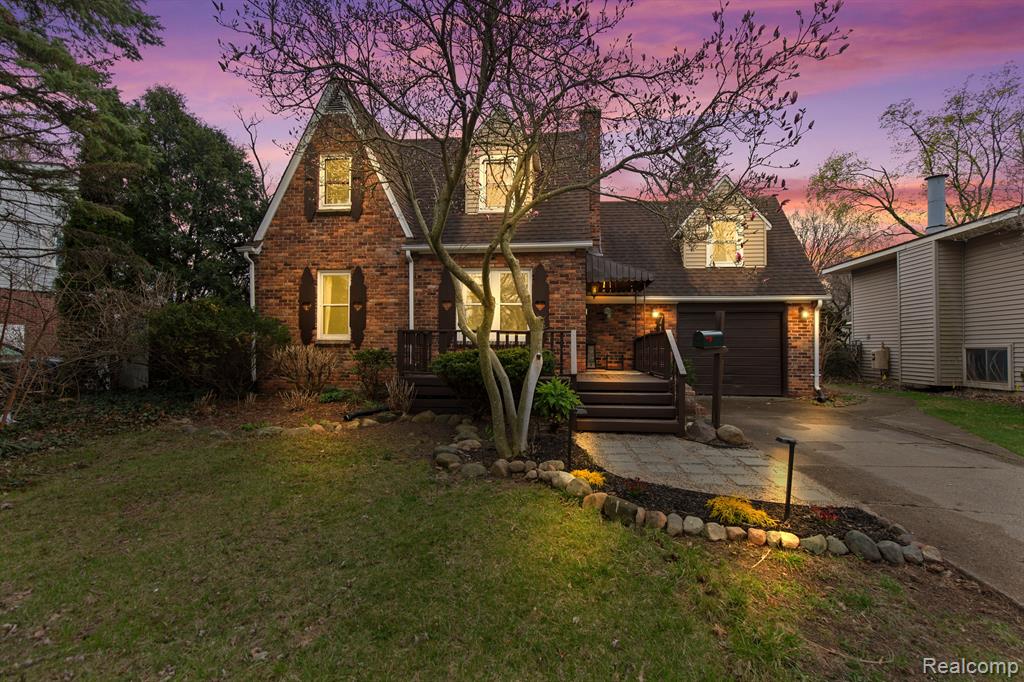 716 WOODLAWN Avenue, Royal Oak, MI 48073 — Photo 2