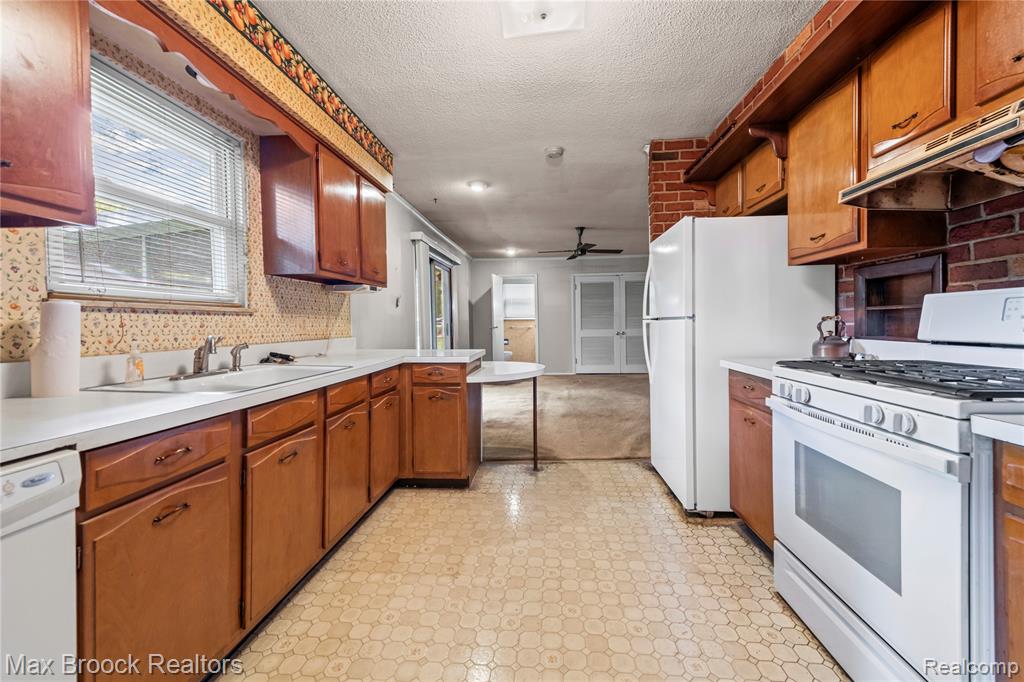8071 Comanche Trail, Temperance, MI 48182 — Photo 8