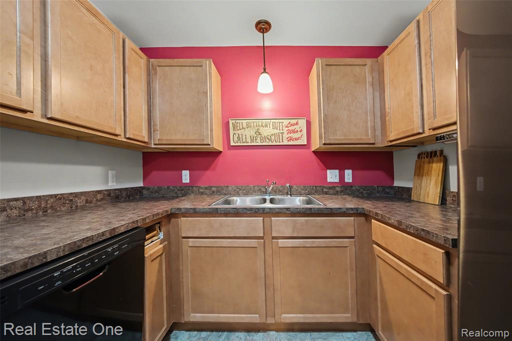 666 Lydia Lane, Pontiac, MI 48341 — Photo 10