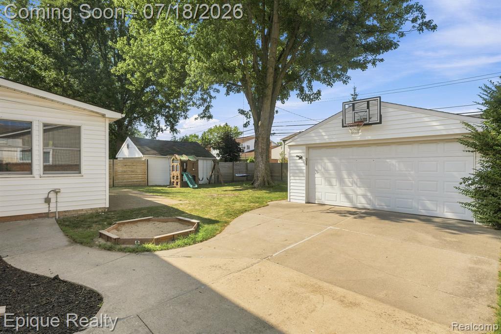 1206 Hawthorne Road, Grosse Pointe, MI 48236 — Photo 2
