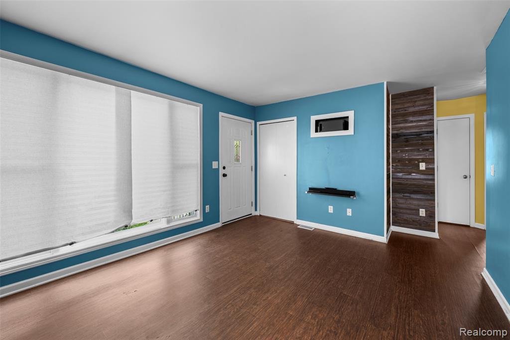 536 E Barrett Avenue, Madison Heights, MI 48071 — Photo 11