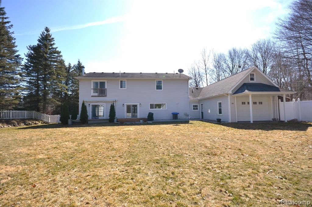 4072 W MAPLE Road, Wixom, MI — Photo 36