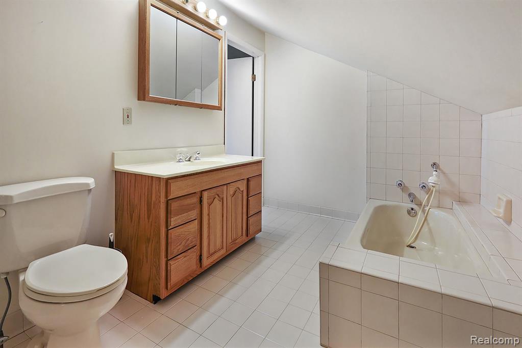 5392 Orchard Crest Drive, Troy, MI 48085 — Photo 23