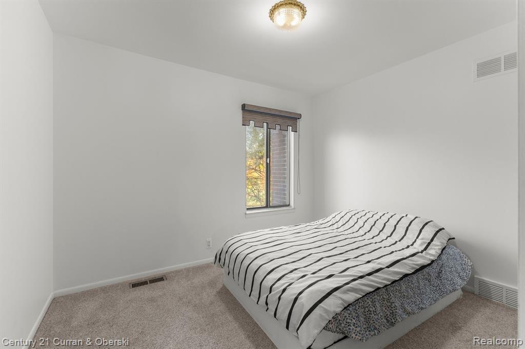 3060 LINDENWOOD Drive, Dearborn, MI 48120 — Photo 25