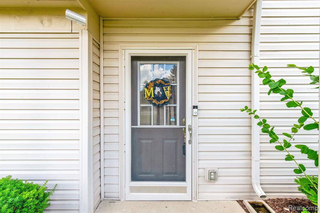26604 KIRKWAY Circle, Woodhaven, MI 48183 — Photo 8