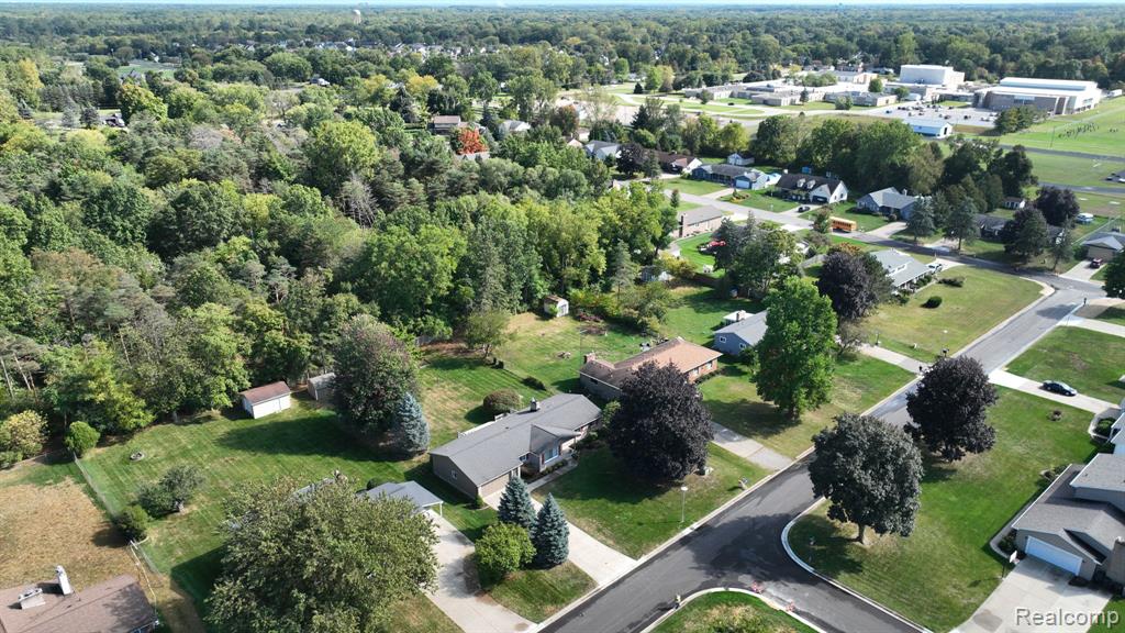 5204 Applewood Drive, Flushing, MI 48433 — Photo 25