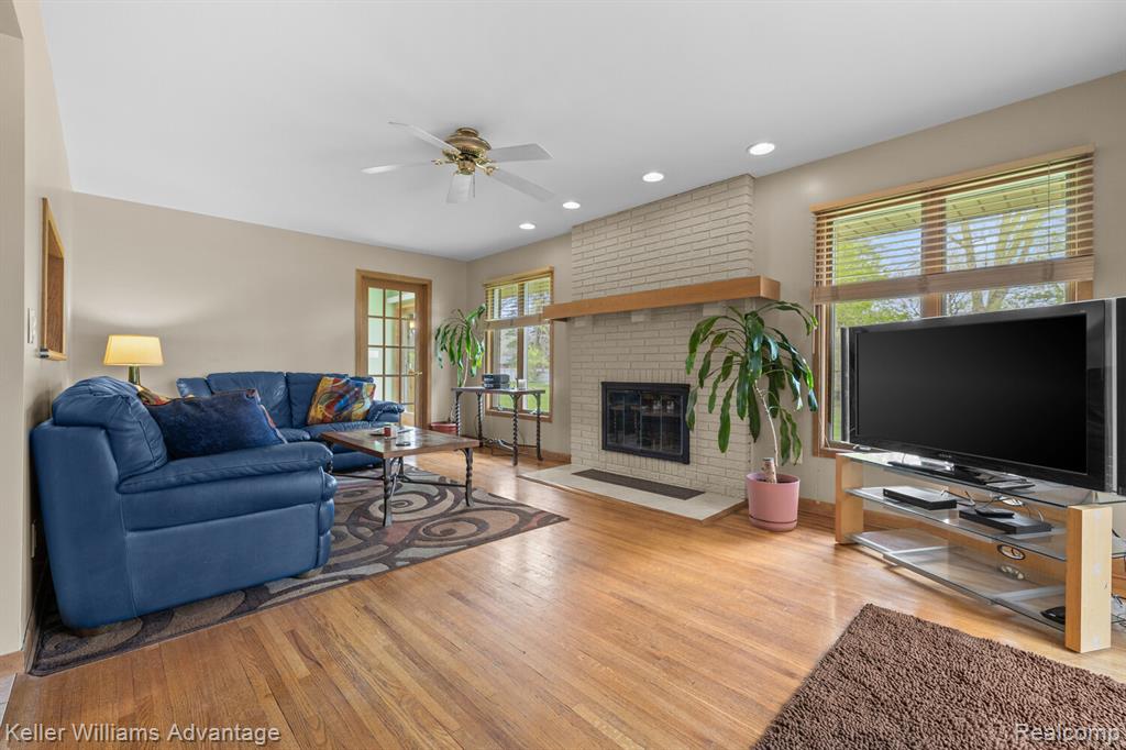 24806 Power Road, Farmington, MI 48336 — Photo 19