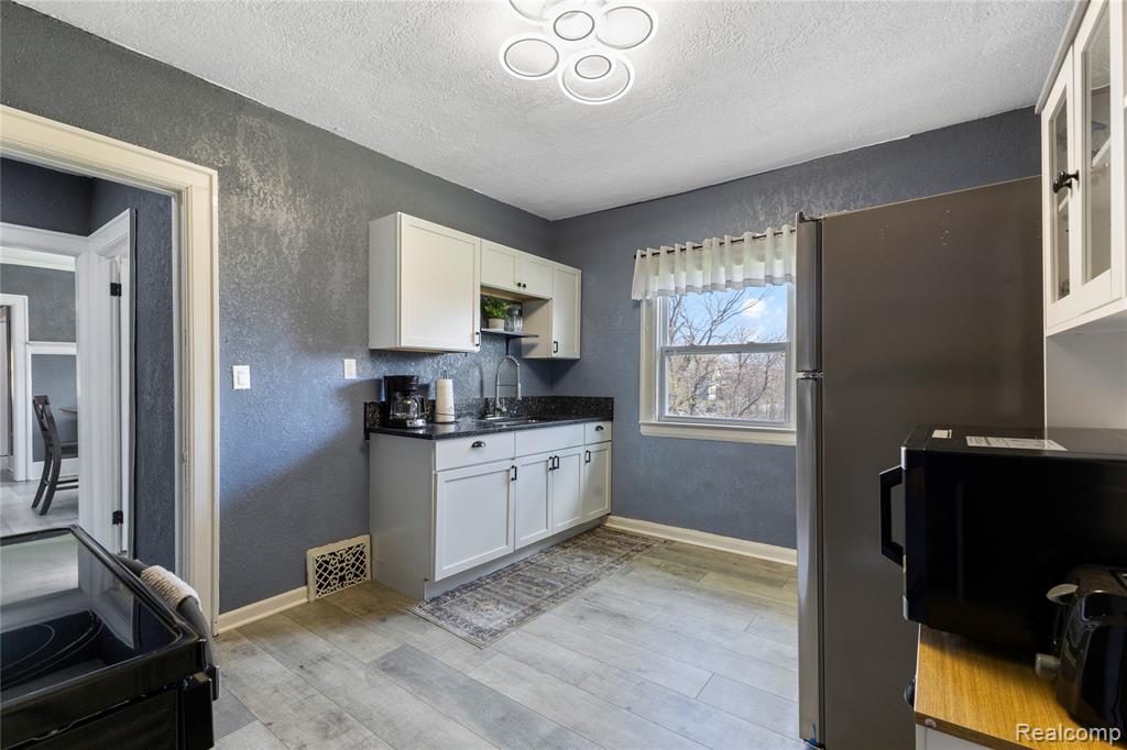 512 Westminster Street, Detroit, MI 48202 — Photo 18