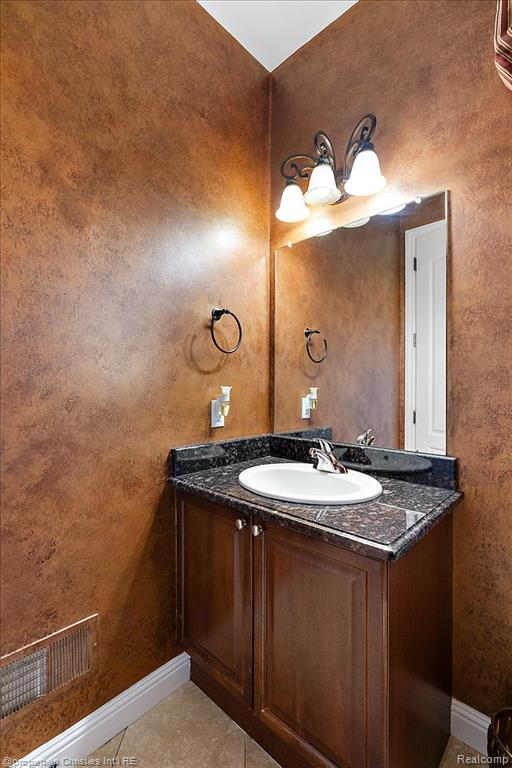 7220 Essex Drive, West Bloomfield, MI — Photo 40