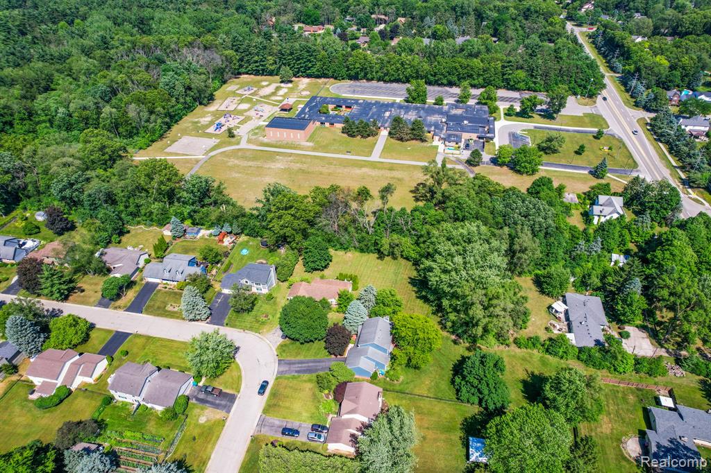 4386 Kelly Circle Drive, Commerce Twp, MI 48390 — Photo 43