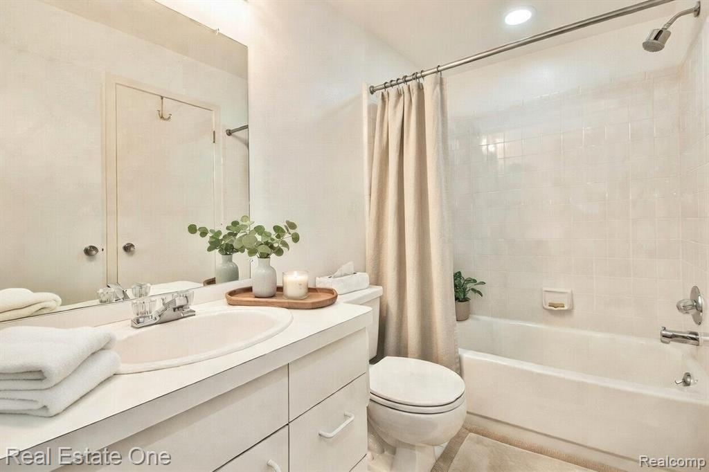 6121 Westbrooke Drive, 7, West Bloomfield, MI — Photo 18