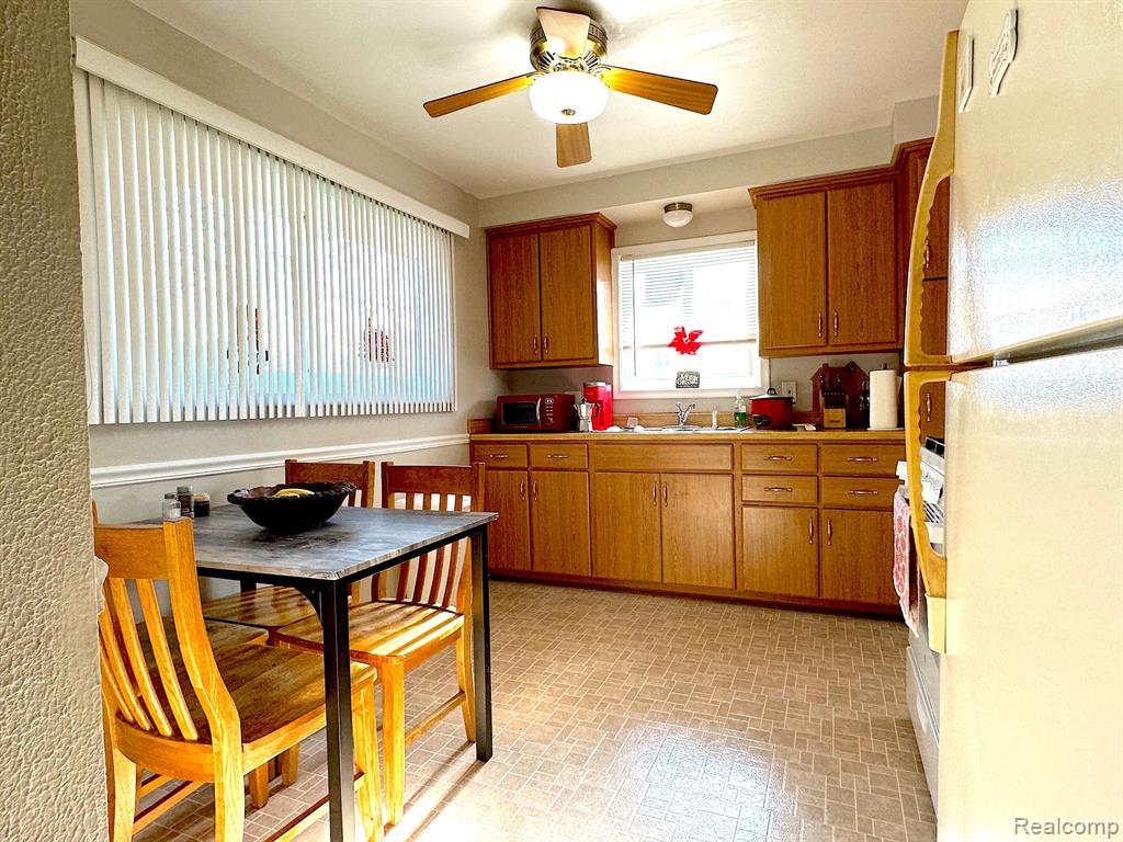 4992 MCKINLEY Street, Dearborn Heights, MI 48125 — Photo 15