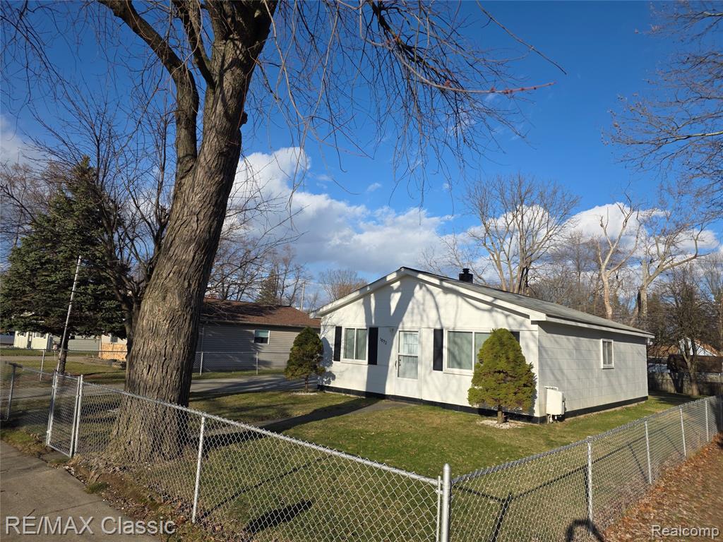 1072 Cloverlawn Drive, Pontiac, MI 48340 — Photo 26