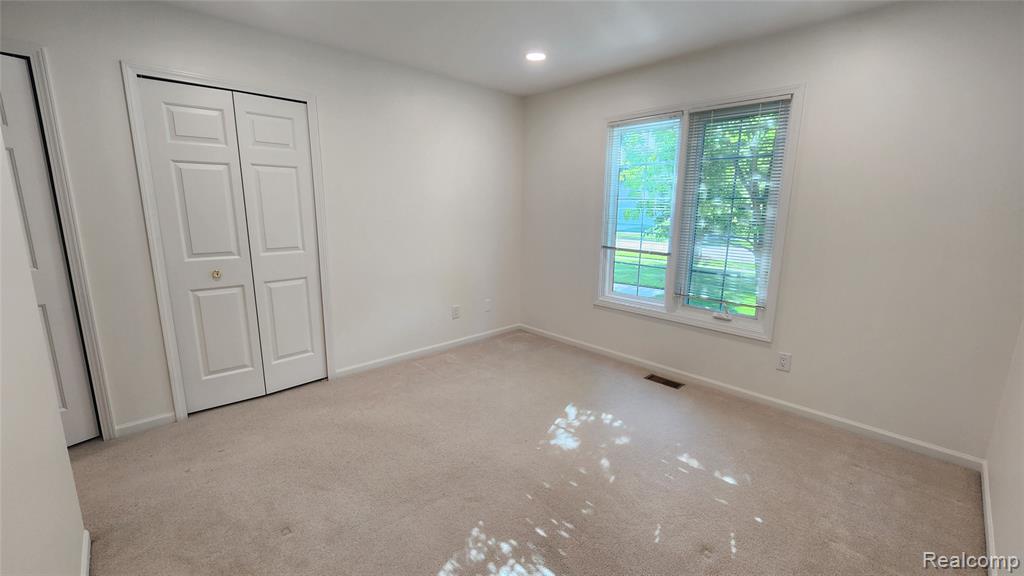 40201 RIVERBEND Drive, Sterling Heights, MI 48310 — Photo 16