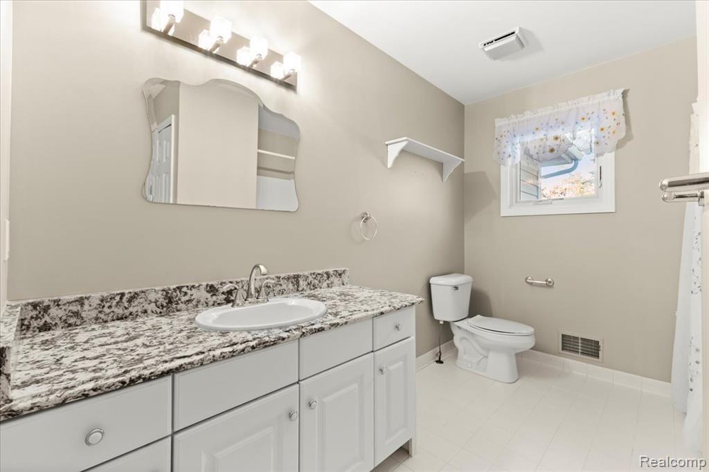 860 Galahad Drive, Ortonville, MI 48462 — Photo 34