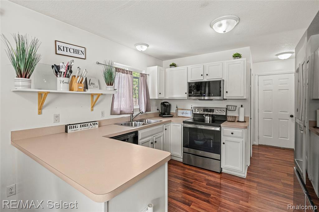 4399 Eagle Lane, Burton, MI 48519 — Photo 9
