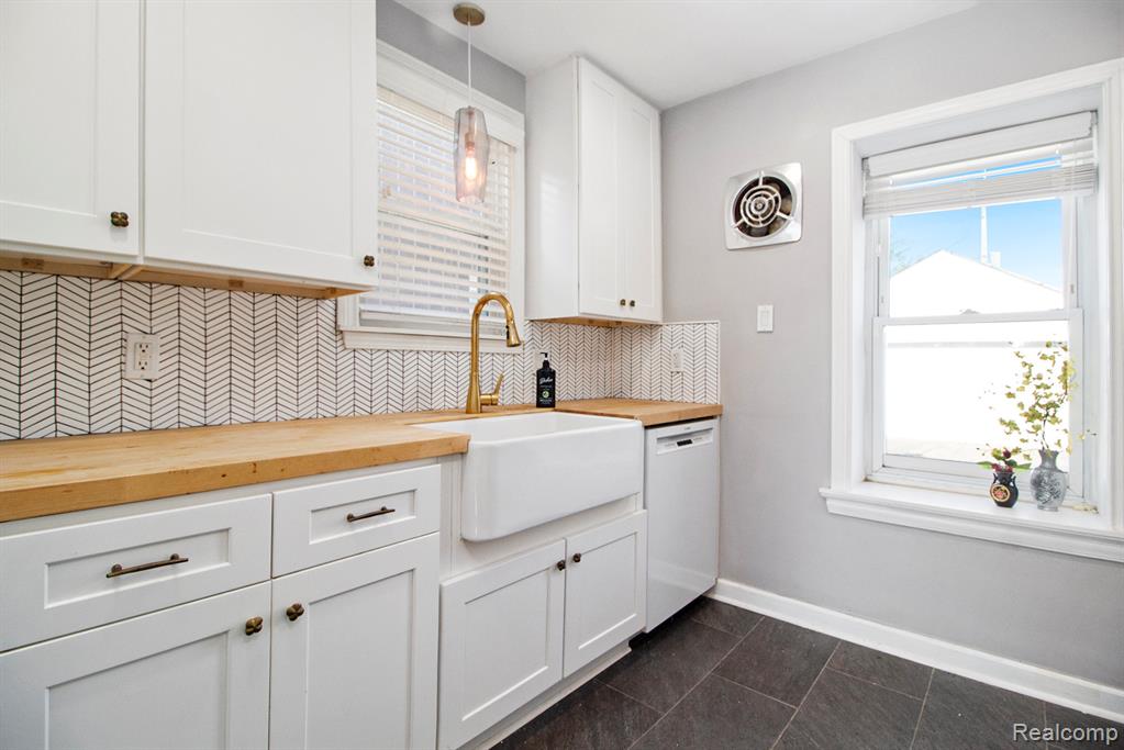 6847 Yinger Avenue, Dearborn, MI 48126 — Photo 10