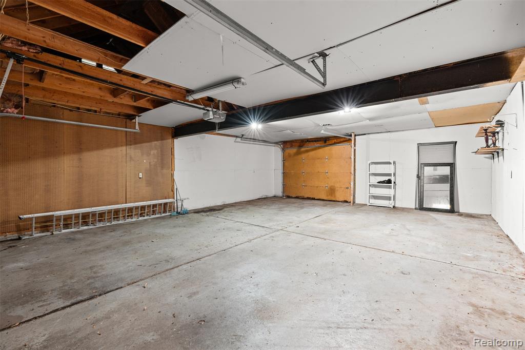 750 W Square Lake Road, Troy, MI 48098 — Photo 30