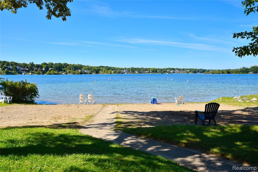 3800 Lakeview Boulevard, Orchard Lake Village, MI 48324 — Photo 41