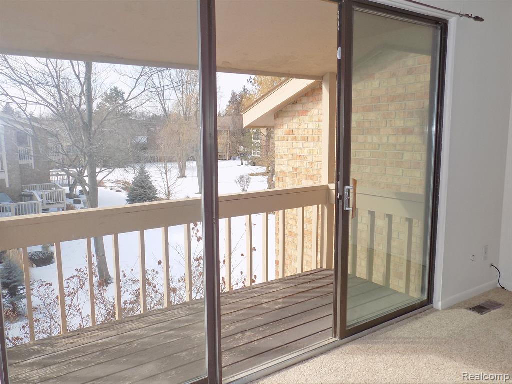 7158 PEBBLE PARK Drive, West Bloomfield, MI — Photo 21