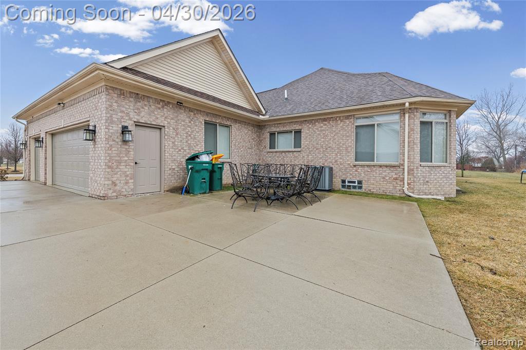 28796 Liparoto Boulevard, Flat Rock, MI 48134 — front exterior