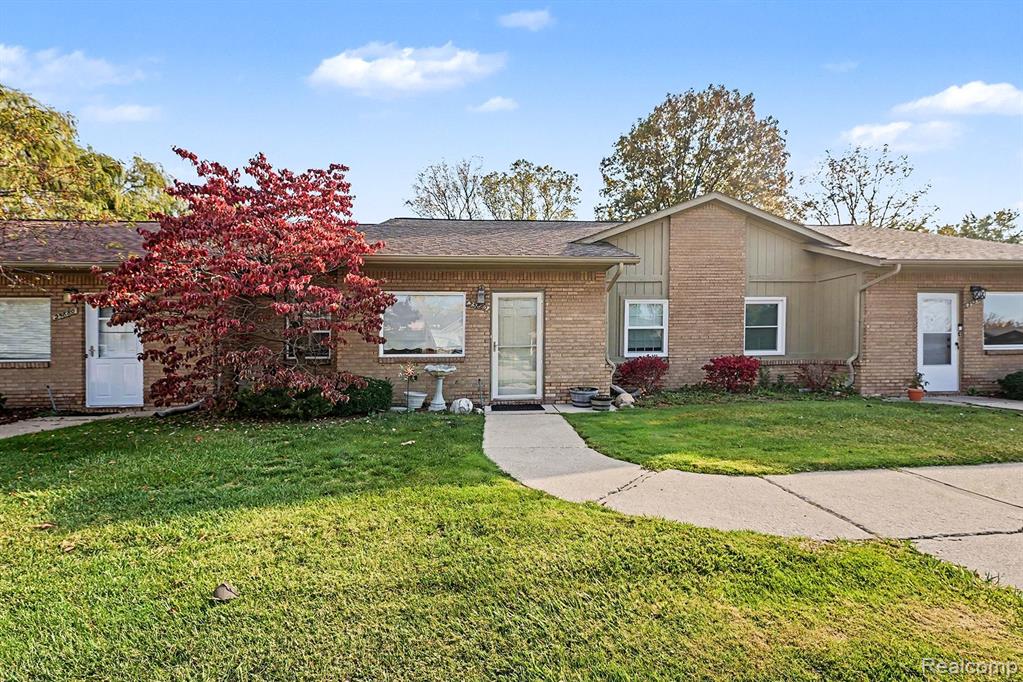 25860 Lira Lane, Warren, MI 48089