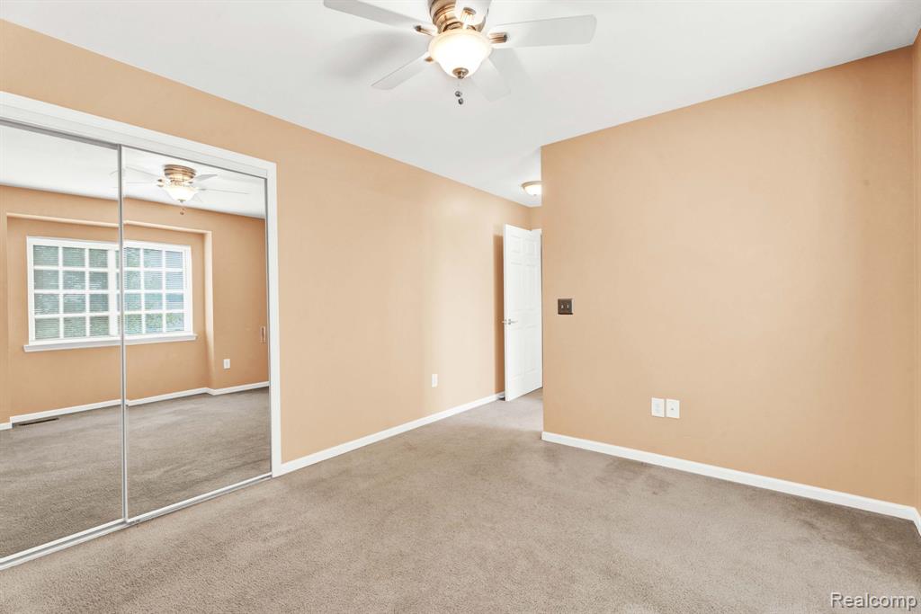 5379 Twin Oaks Drive, Sterling Heights, MI 48314 — Photo 29