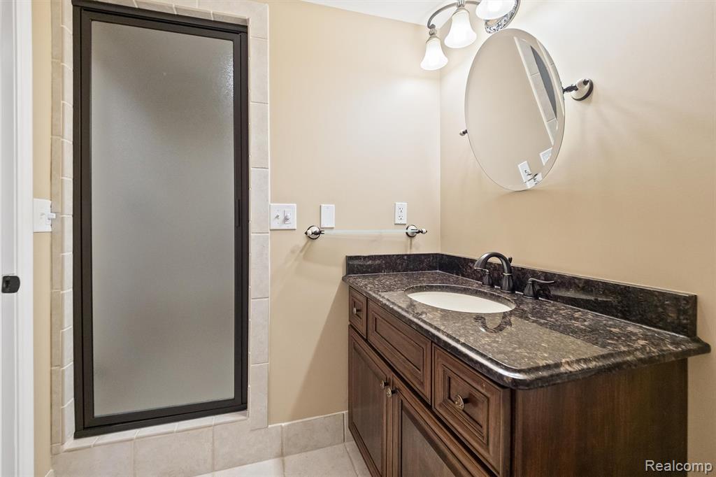 54468 Flamingo Drive, Shelby Twp, MI 48315 — Photo 33