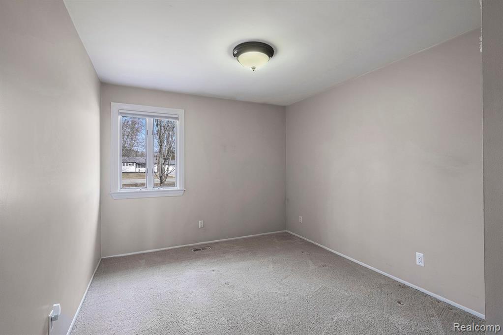 6040 E HILL Road, Grand Blanc, MI 48439 — Photo 14