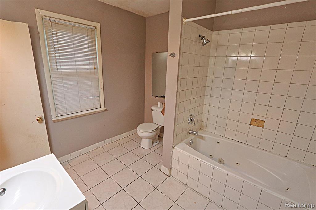 5455 Mayfair Street, Dearborn Heights, MI 48125 — Photo 14